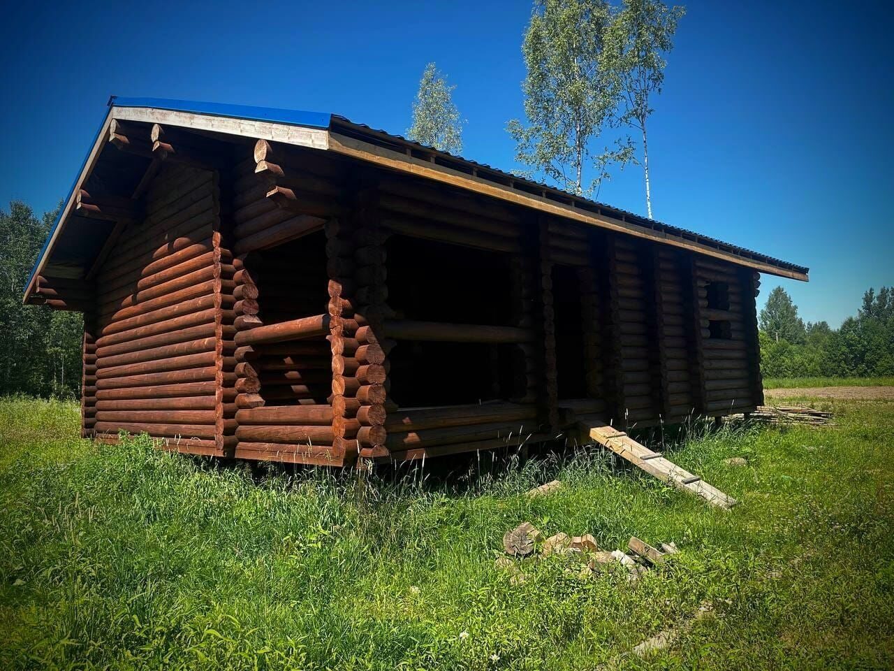 Недостроенный загородный дом на берегу реки в деревне Пустая Вишерка